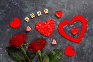 Sending Love Across Miles: Online Flowers and Greeting Cards for Your Wife in India this Valentine's Day